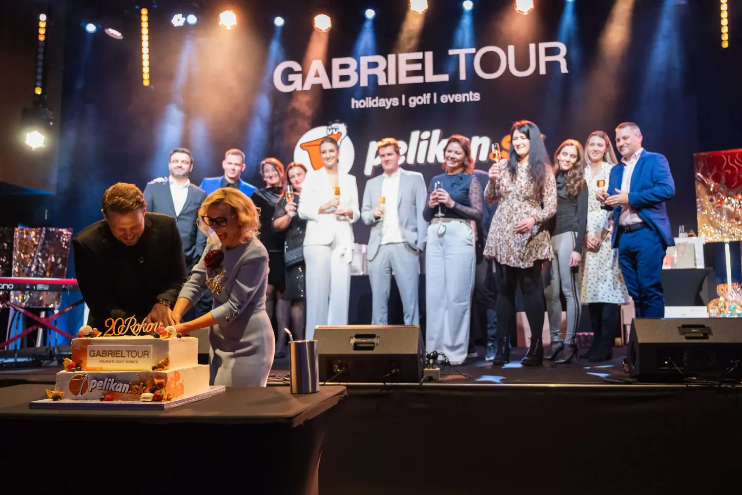 Tím Gabriel TOUR
